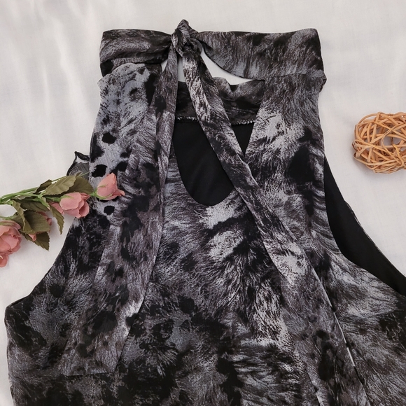Suzy Shier - halter blouse-black and gray pattern - Picture 3 of 11